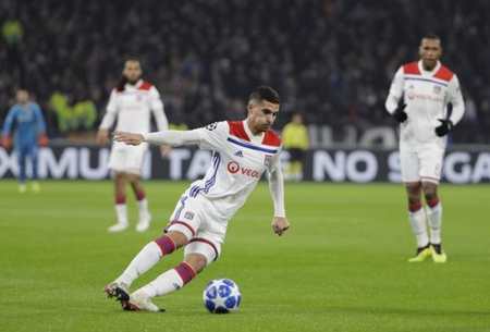 试图逼迫持 试图逼迫持